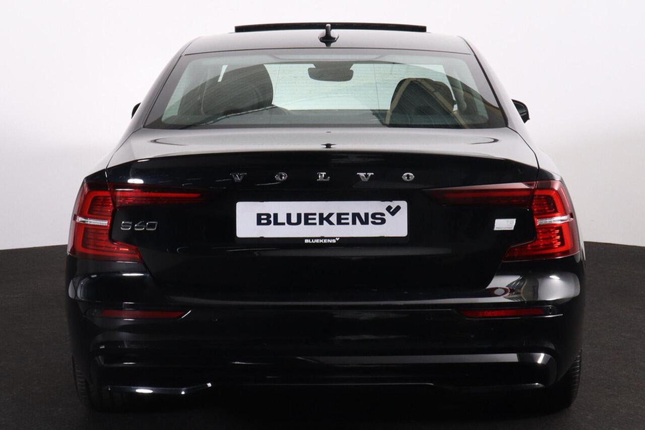 Volvo S60 Recharge T8 AWD Ultimate Dark - Panorama/schuifdak - IntelliSafe Assist & Surround - 360º Camera - Harman/Kardon audio - Adaptieve LED koplampen - Verwarmde voorstoelen, stuur & achterbank - Parkeersensoren voor & achter - Elektr. bedienb. voorstoelen met