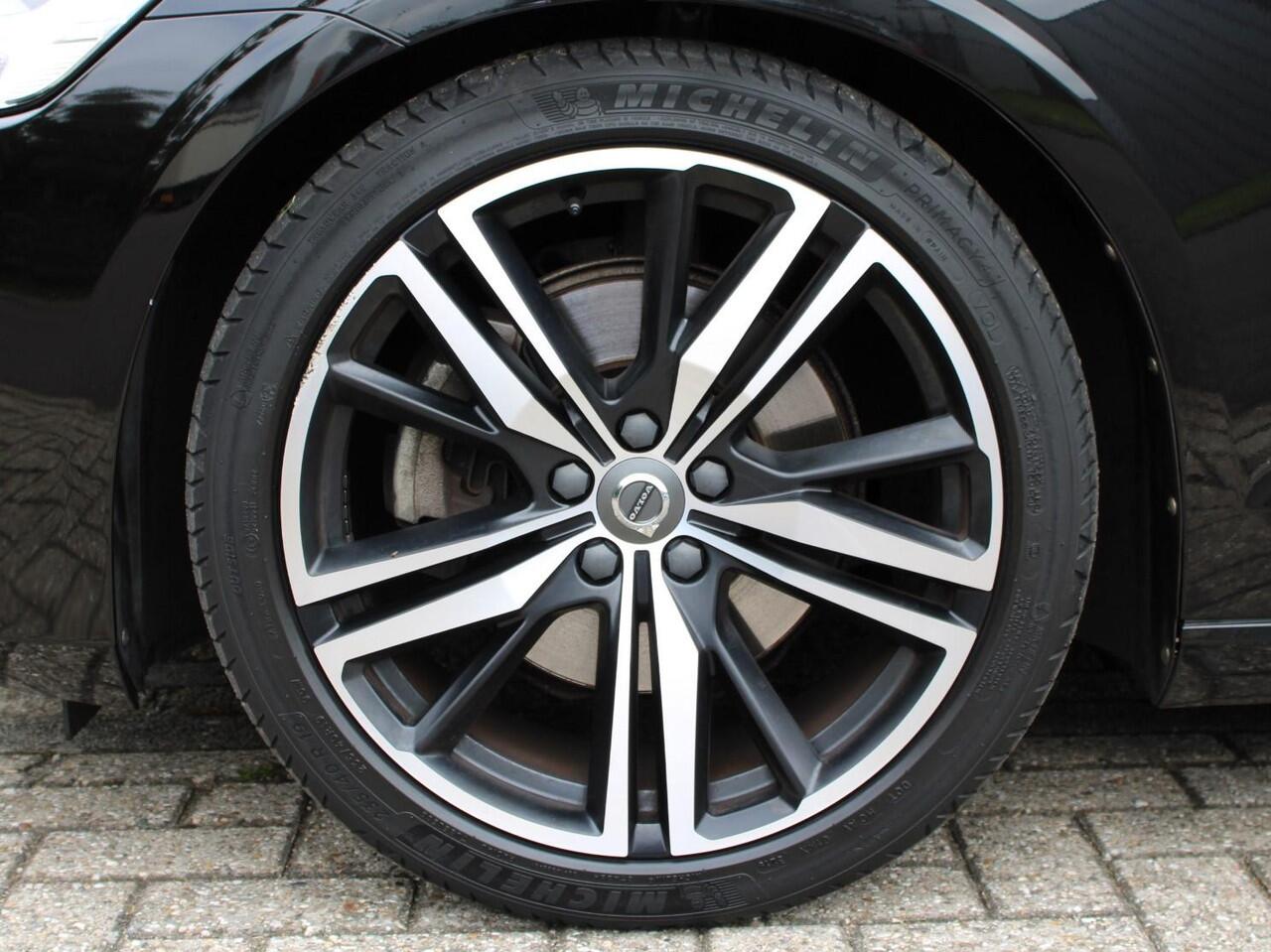 Volvo S60 2.0 T4 R-Design Automaat / Leder interieur / Sportstoelen / Trekhaak / 19" velgen / BLIS