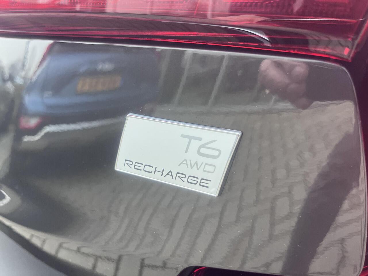 Volvo S60 Recharge T6 AWD Plus Dark | NL-AUTO | Harman & Kardon | Schuif-/kanteldak | Stoel-& stuurverwarming | Seat memory | Cruise control |