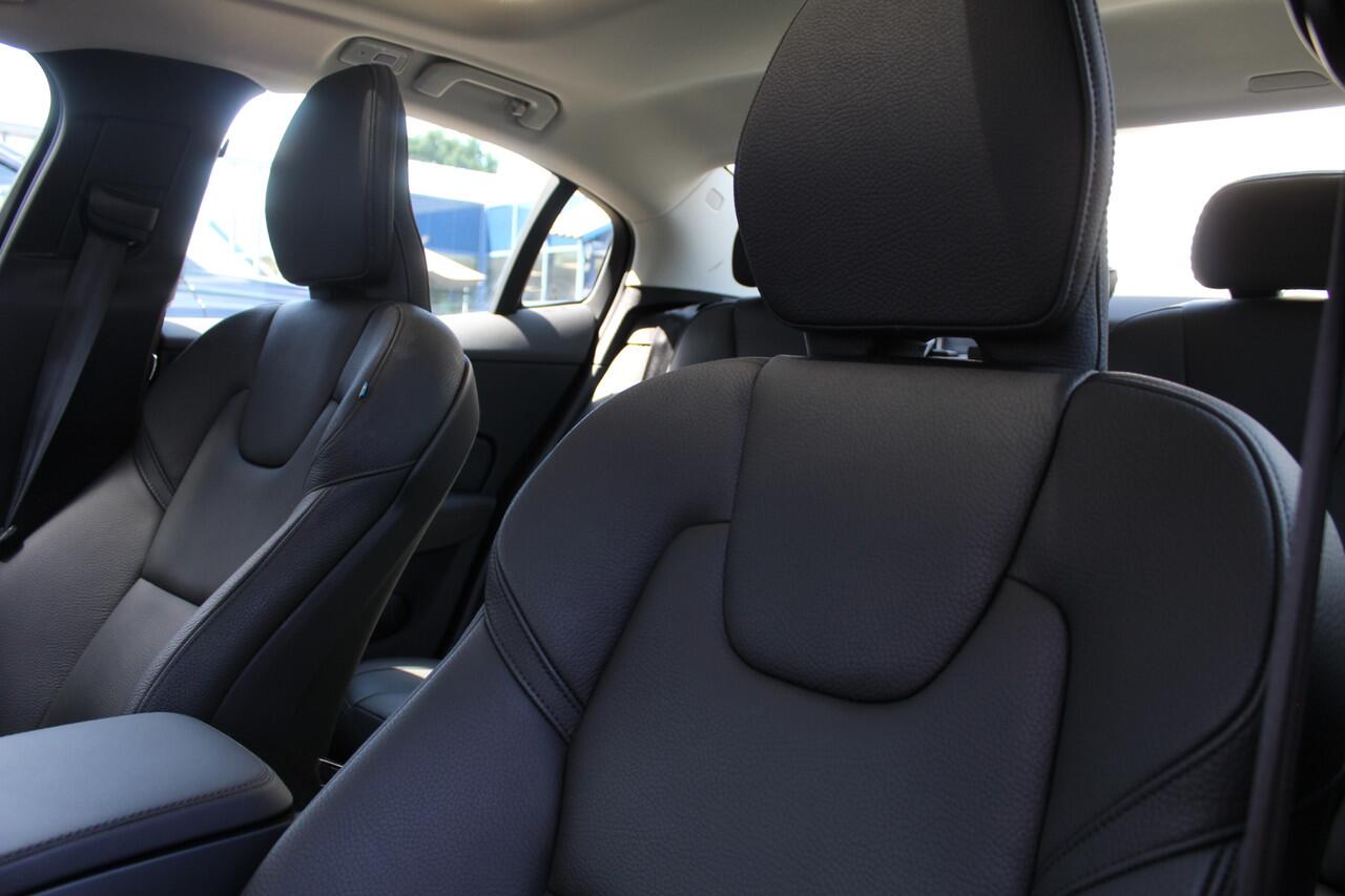 Volvo S60 2.0 Recharge T8 AWD Ultimate Dark | Schuif/Kantel dak | Head-up | H/K | BLIS | Leder | Pilot Assist