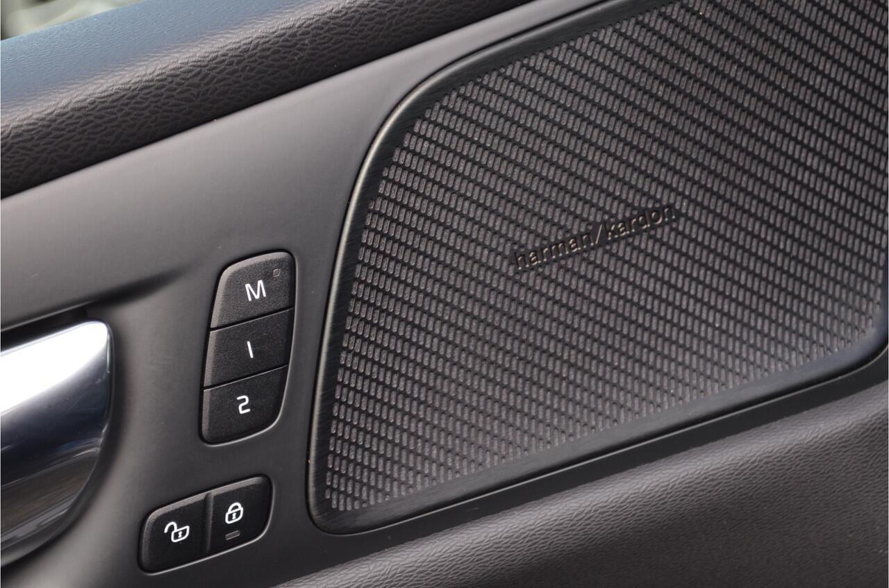 Volvo S60 2.0 T5 R-Design Pano | Harman Kardon | Elektr trekhaak | Stoelverwarming + achter + stuur | Pilot Assist | Leer | Headup | Dodehoeksensor | Bochtverlichting