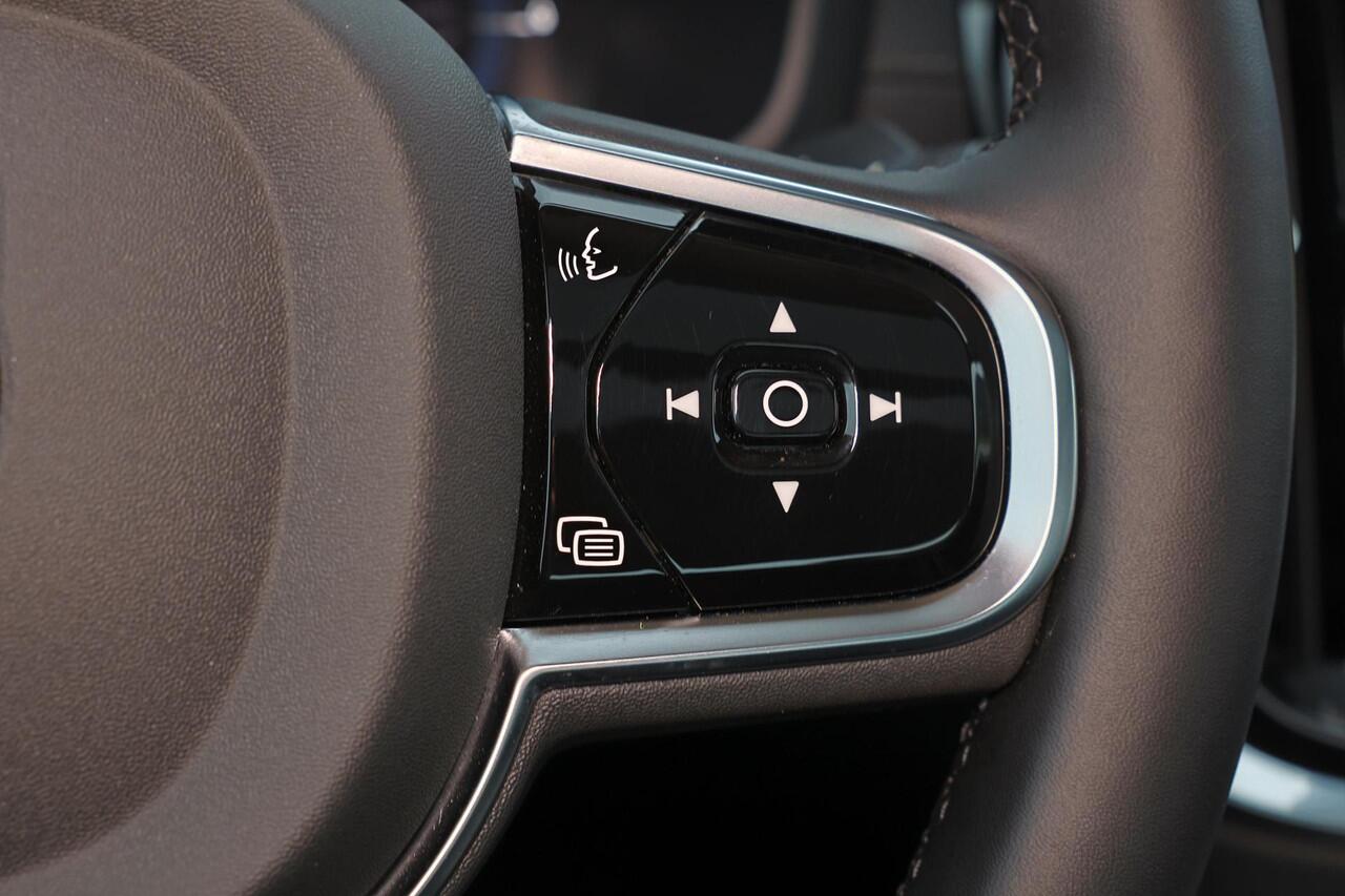 Volvo S60 Recharge T8 AWD Ultimate Dark - Panorama/schuifdak - IntelliSafe Assist & Surround - 360º Camera - Bowers & Wilkins audio - Adaptieve LED koplampen - Verwarmde voorstoelen, stuur & achterbank - Parkeersensoren voor & achter - Elektr. bedienb. voorstoelen 