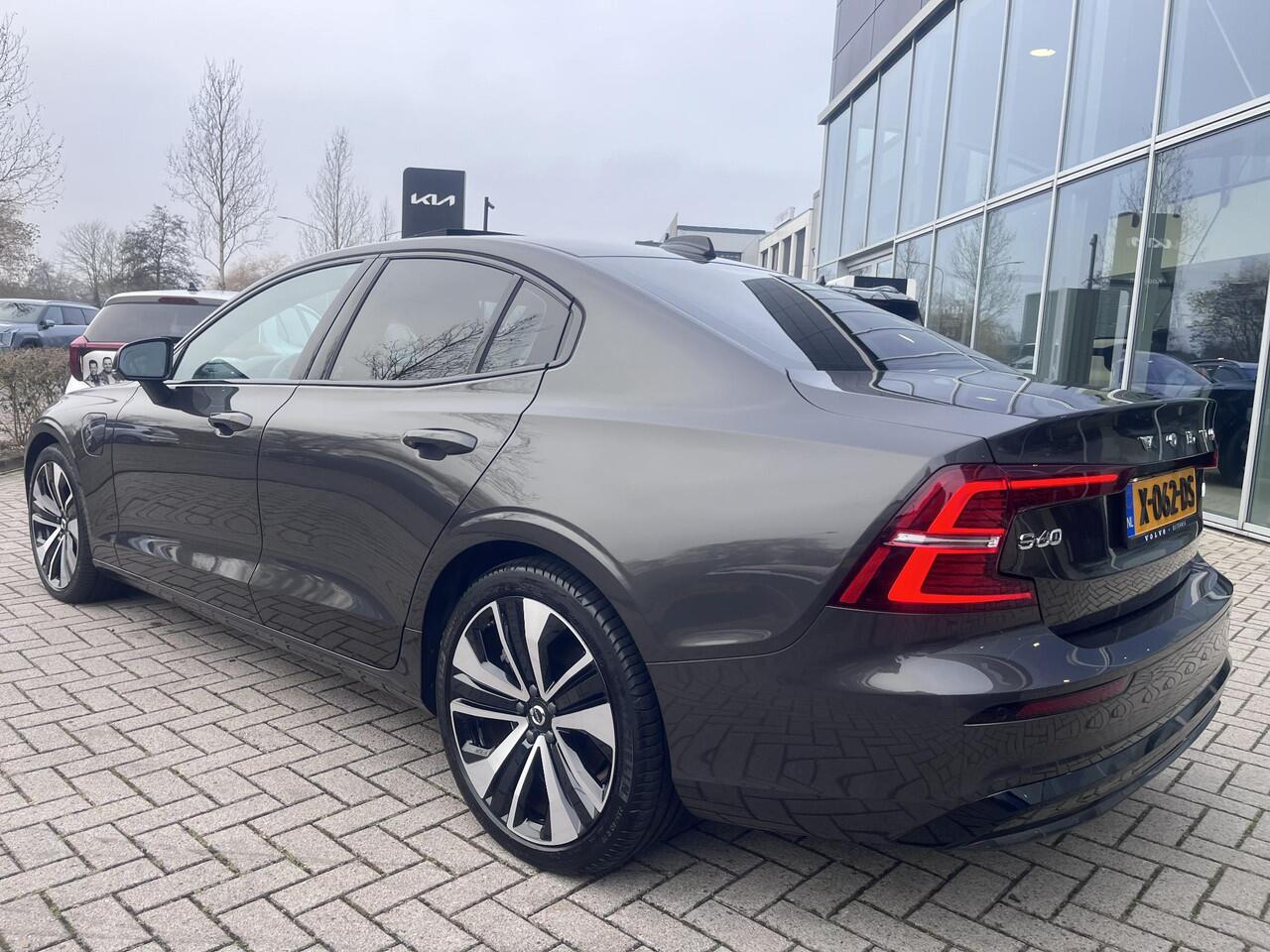 Volvo S60 Recharge T6 AWD Plus Dark | NL-AUTO | Harman & Kardon | Schuif-/kanteldak | Stoel-& stuurverwarming | Seat memory | Cruise control |
