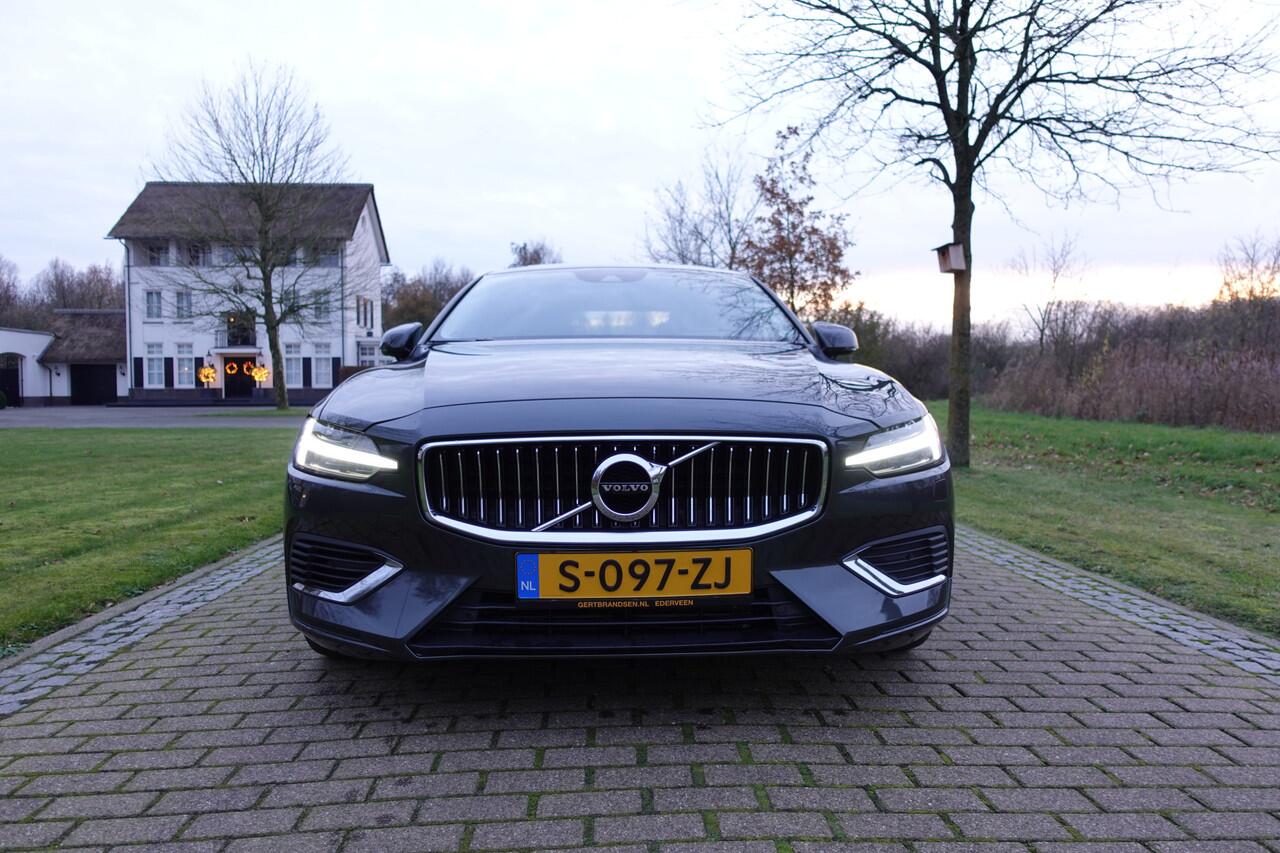 Volvo S60 2.0 T8 AWD Twin Engine R-Design | Harman Kardon | Pano | Head-up | BLIS | Camera | Memory | Pilot Assist |