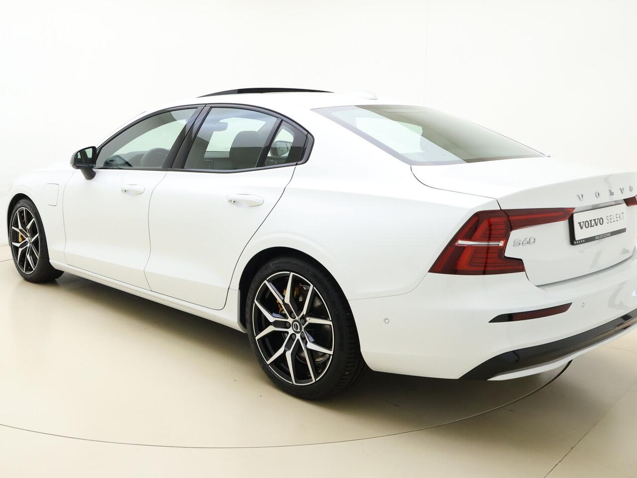 Volvo S60 T8 455pk AWD Polestar Engineered / B&W Audio / Gelaagd glas / Öhlins instelb. dempers / Brembo remmen / Panoramadak / 360 Camera / Head-Up /