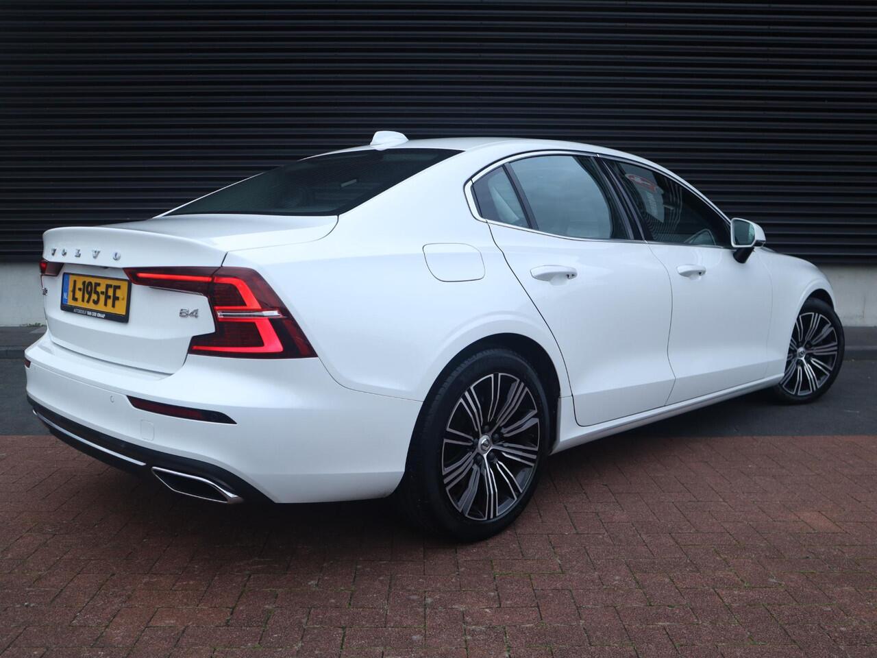 Volvo S60 2.0 B4 Inscription | Pilot assist | Multimedia/navi | Leder | Harman&Kardon | Stoelverwarming achter | Memory stoelen L+R |