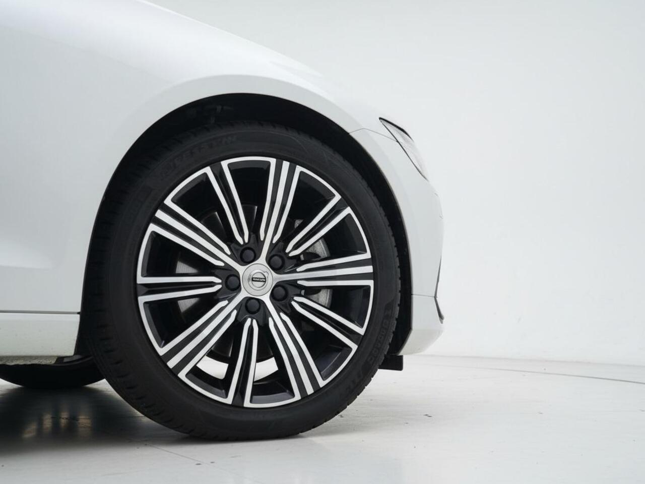 Volvo S60 2.0 B4 Inscription | Pilot assist | Multimedia/navi | Leder | Harman&Kardon | Stoelverwarming V+A | Memory stoelen L+R |