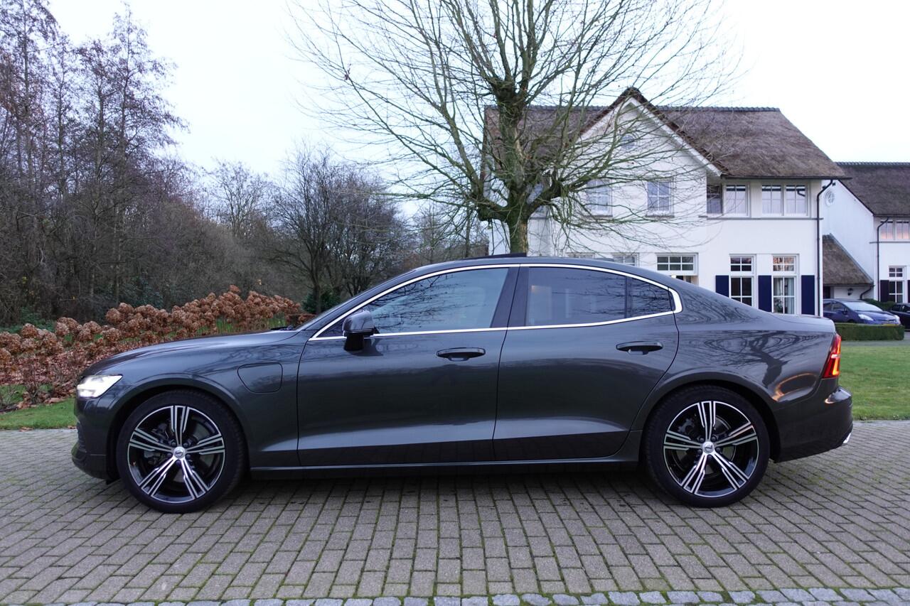 Volvo S60 2.0 T8 AWD Twin Engine R-Design | Harman Kardon | Pano | Head-up | BLIS | Camera | Memory | Pilot Assist |