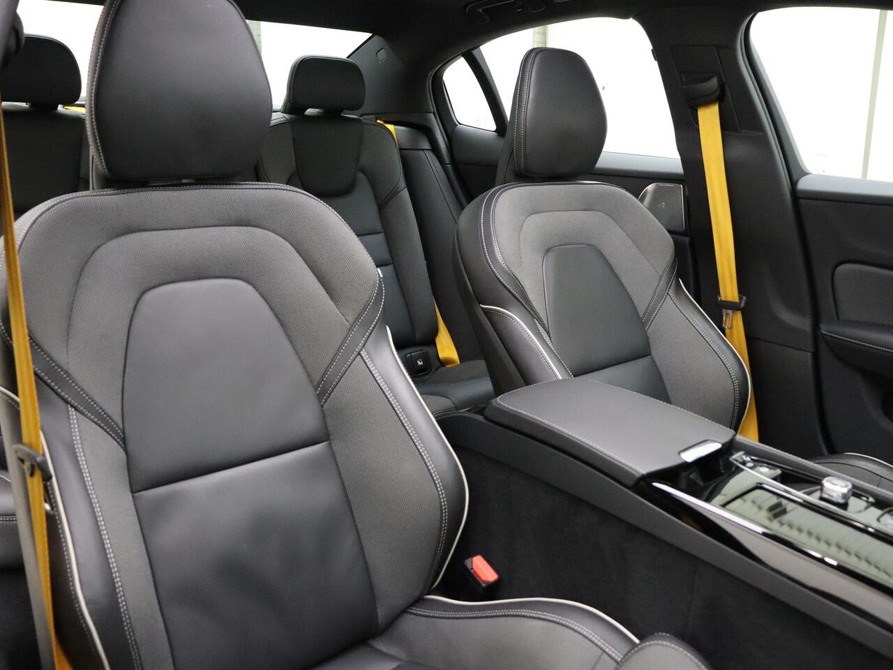 Volvo S60 T8 455pk AWD Polestar Engineered / B&W Audio / Gelaagd glas / 20 inch / Öhlins instelb. dempers / Brembo remmen / Panoramadak / 360 Camera / Trekhaak / Head-Up /