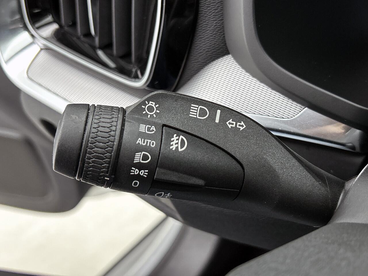 Volvo S60 2.0 T6 AWD Hybride R-Design 340PK / Navi / Cruise-adap / Harman Kardon / Lederen Int / Panorama schuifdak / Trekhaak / Carplay / Apk 04-2026