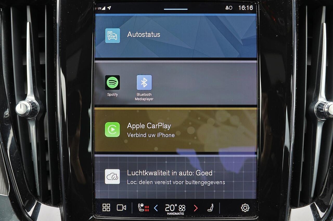 Volvo S60 Recharge T8 AWD Ultra Dark - Panorama/schuifdak - IntelliSafe Assist & Surround - 360º Camera - Bowers & Wilkins audio - Adaptieve LED koplampen - Verwarmde voorstoelen, stuur & achterbank - Parkeersensoren voor & achter - Elektr. bedienb. voorstoelen met