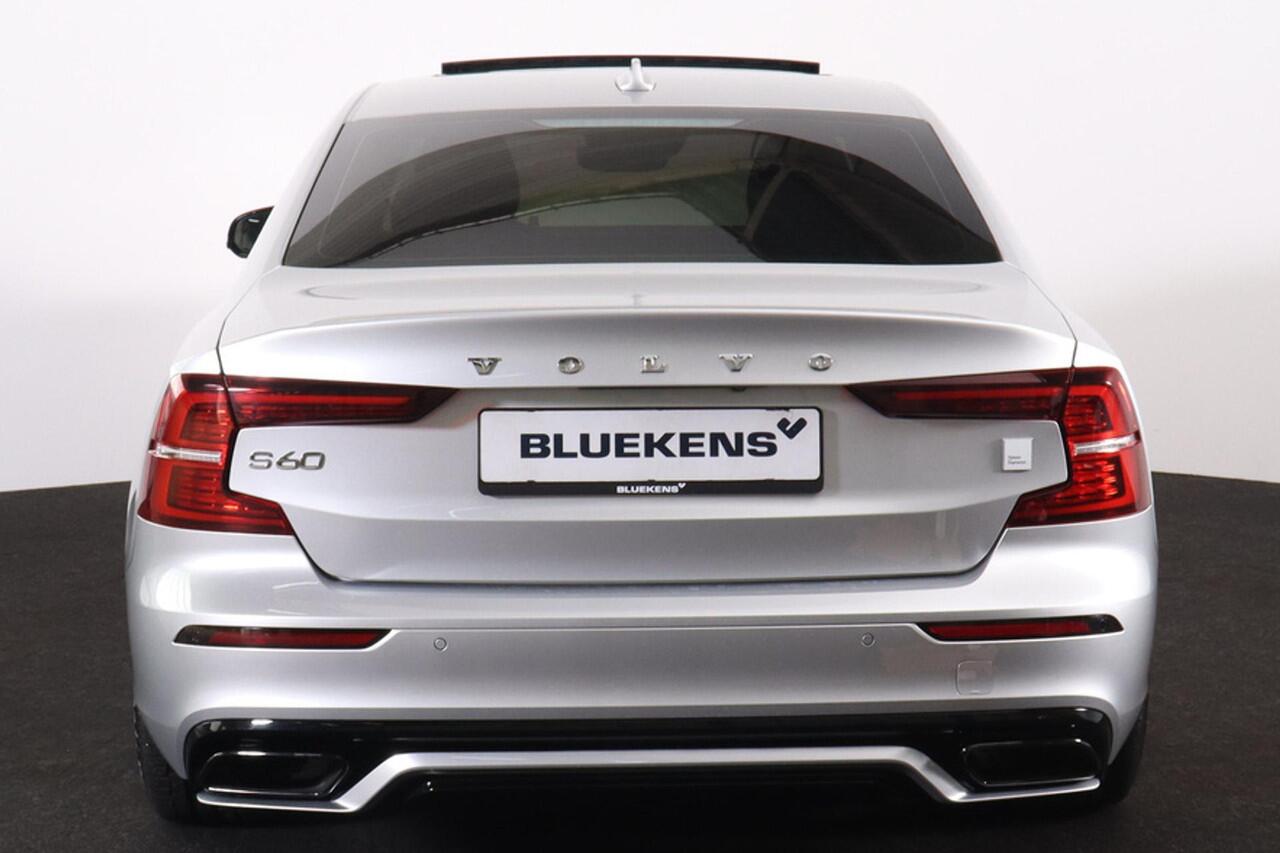 Volvo S60 T8 AWD Polestar Engineered - Schuifdak - IntelliSafe Assist - Adaptieve LED koplampen - Harman/Kardon audio - Parkeercamera achter - Verwarmde voorstoelen, stuur & achterbank - Parkeersensoren voor & achter - Elektr. bedienb. voorstoelen met geheugen - St