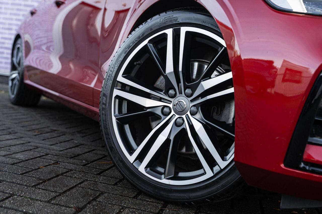 Volvo S60 2.0 B3 R-Design | Adaptieve Cruise Control | Navigatie | Dode hoek detectie BLIS | Elektrische stoelverstelling | 19" velgen | Getint glas | LED koplampen | Keyless | Pilot assist |