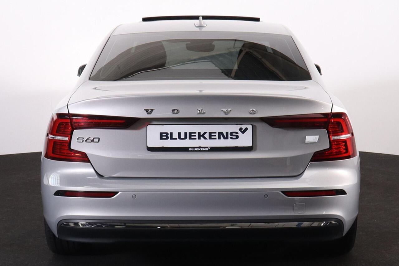 Volvo S60 Recharge T6 AWD Ultimate Bright - Panorama/schuifdak - IntelliSafe Assist & Surround - 360º Camera - Adaptieve LED koplampen - Verwarmde voorstoelen, stuur & achterbank - Parkeersensoren voor & achter - Elektr. bedienb. voorstoelen met geheugen - Head up 