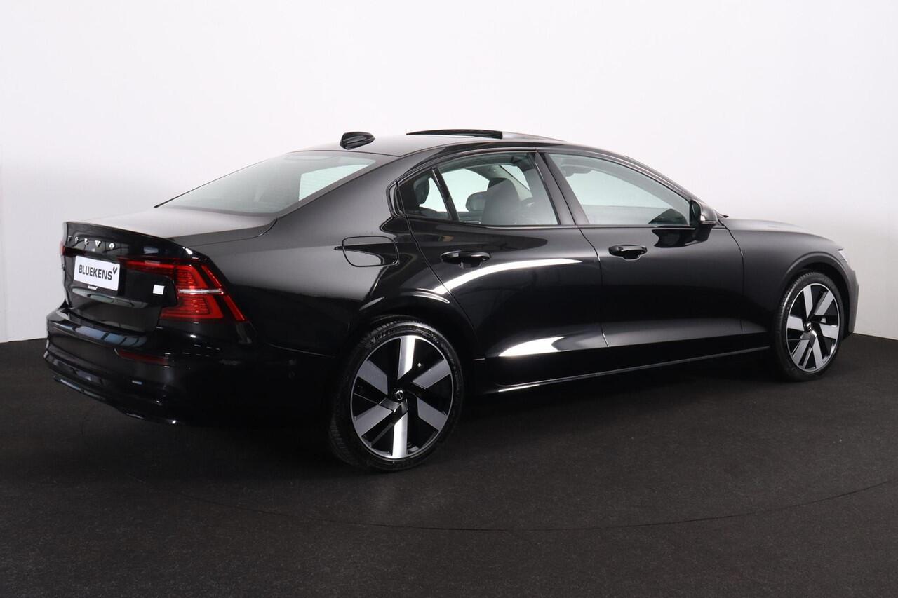 Volvo S60 Recharge T8 AWD Ultimate Dark - Panorama/schuifdak - IntelliSafe Assist & Surround - 360º Camera - Harman/Kardon audio - Adaptieve LED koplampen - Verwarmde voorstoelen, stuur & achterbank - Parkeersensoren voor & achter - Elektr. bedienb. voorstoelen met