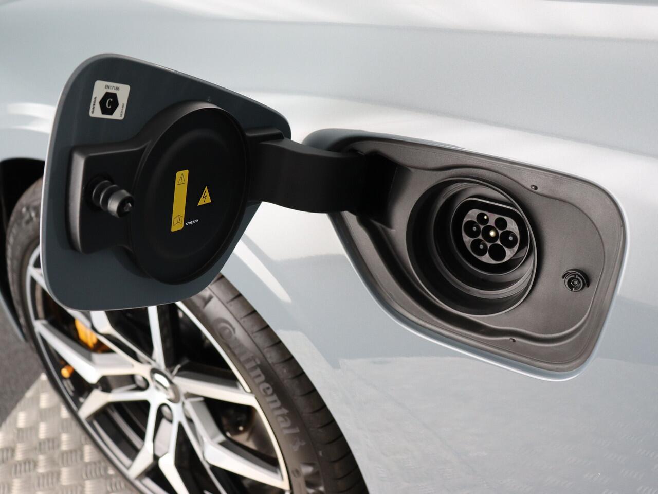 Volvo S60 2.0 T8 AWD Polestar Engineered 456Pk Long Range (Pano / Gelaagd glas / Öhlins / Bower&Wilkins / 360 Camera / Head up)