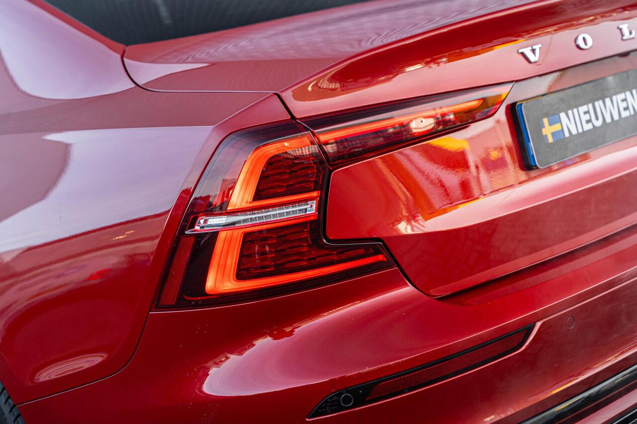 Volvo S60 2.0 B3 R-Design | Adaptieve Cruise Control | Navigatie | Dode hoek detectie BLIS | Elektrische stoelverstelling | 19" velgen | Getint glas | LED koplampen | Keyless | Pilot assist |