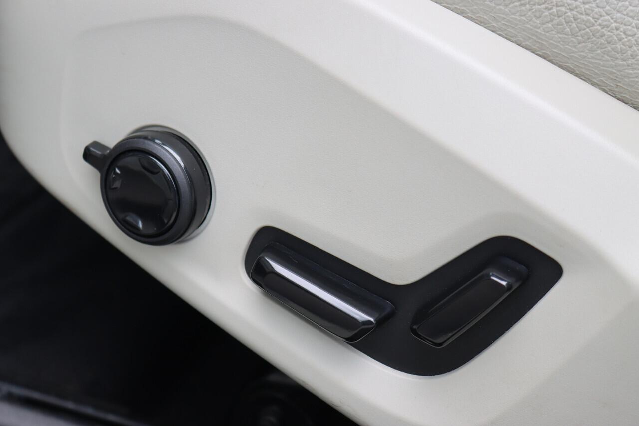 Volvo S90 2.0 T8 Plug-In Hybrid AWD Plus Bright | Pilot Assist | Leder | Memory | Trekhaak | Camera | Achterbank Verwarmd | Verwarmd Stuurwiel | Apple Carplay/Android Auto |