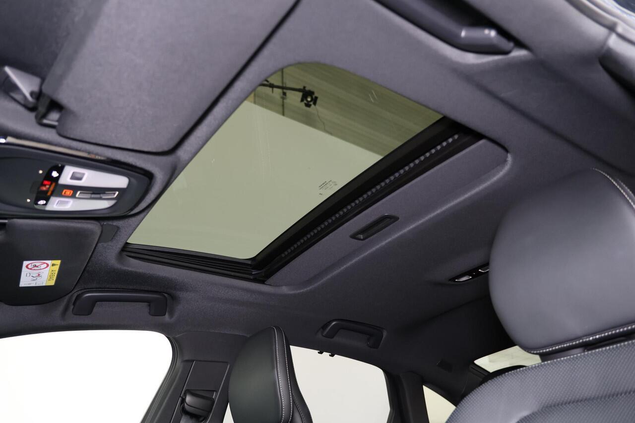 Volvo S90 T8 AWD Ultimate Dark - Luchtvering - IntelliSafe Assist & Surround - 360º Camera - Bowers & Wilkins audio - Verwarmde voorstoelen, stuur & achterbank - Parkeersensoren voor & achter - Elektr. bedienb. voorstoelen met geheugen - Head up display - Extra get