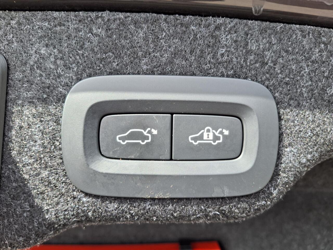 Volvo S90 B5 Ultimate Bright | Geventileerde/Verwarmde stoelen | 360° Camera | Panoramisch Schuif/Kanteldak