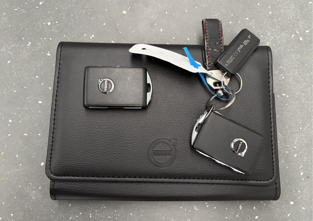 Volvo S90 2.0 T4 Momentum Als nieuw!!! | Achterbank verwarmd | Achteropkomend verkeer waarschuwing | Apple CarPlay / Android Auto incl. extra USB-poort