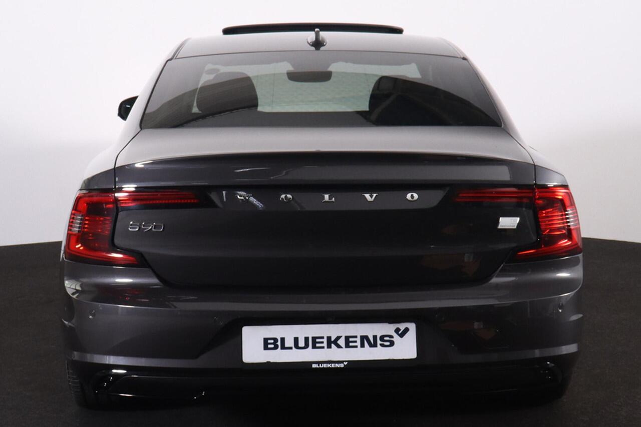 Volvo S90 T8 AWD Ultimate Dark - Schuif/kanteldak - IntelliSafe Assist & Surround - 360º Camera - Harman/Kardon audio - Adaptieve LED koplampen - Verwarmde voorstoelen, stuur & achterbank - Parkeersensoren voor & achter - Elektr. bedienb. voorstoelen met geheugen -