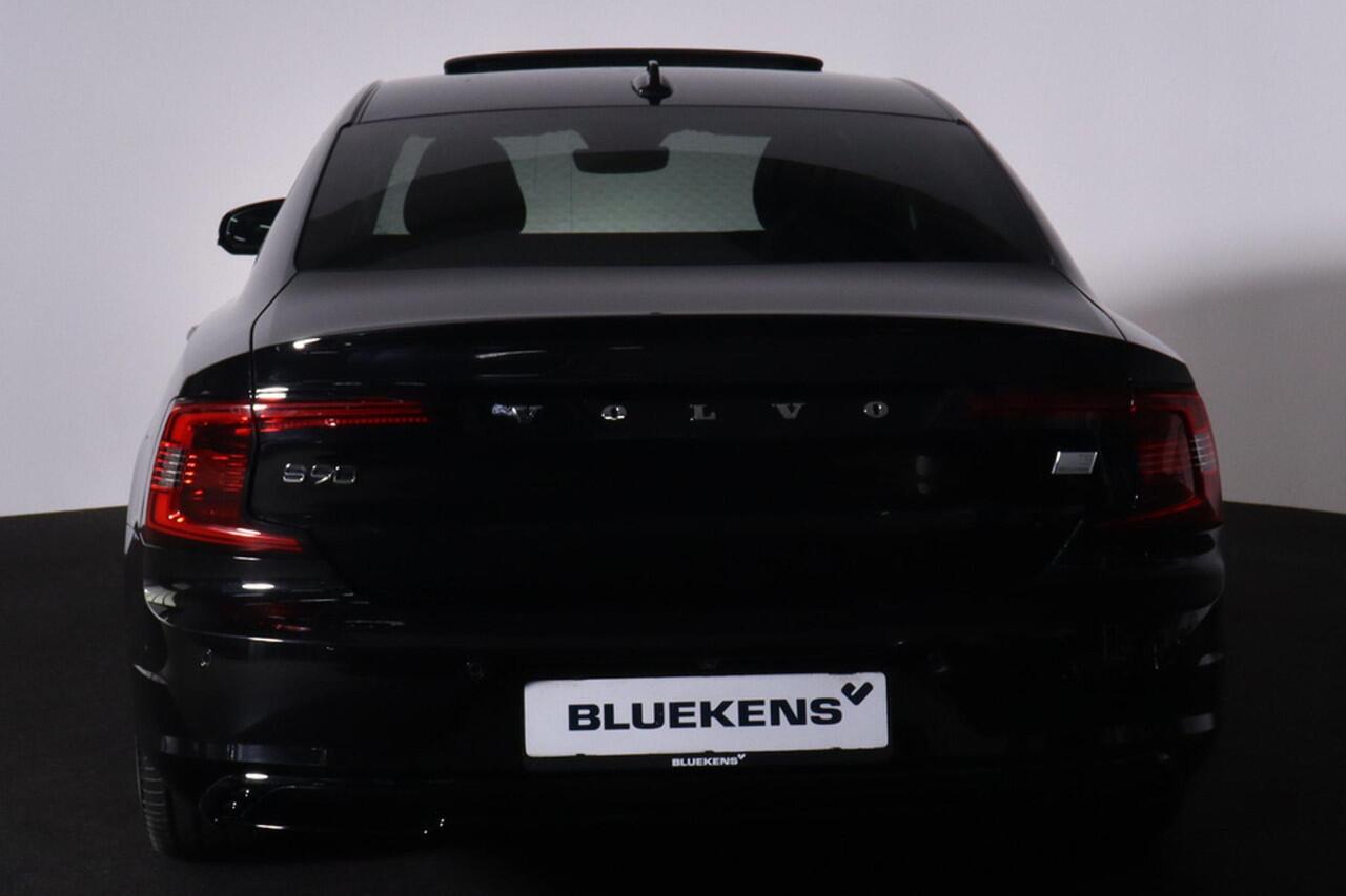 Volvo S90 T8 AWD Ultra Dark - Schuif/kanteldak - IntelliSafe Assist & Surround - 360º Camera - Harman/Kardon audio - Adaptieve LED koplampen - Verwarmde voorstoelen, stuur & achterbank - Parkeersensoren voor & achter - Elektr. bedienb. voorstoelen met geheugen - Ex