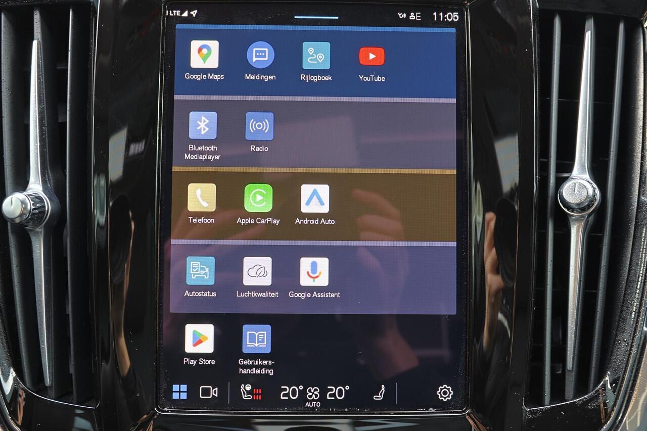 Volvo S90 T8 AWD Ultimate Dark - Schuif/kanteldak - IntelliSafe Assist & Surround - 360º Camera - Harman/Kardon audio - Adaptieve LED koplampen - Verwarmde voorstoelen, stuur & achterbank - Parkeersensoren voor & achter - Elektr. bedienb. voorstoelen met geheugen -