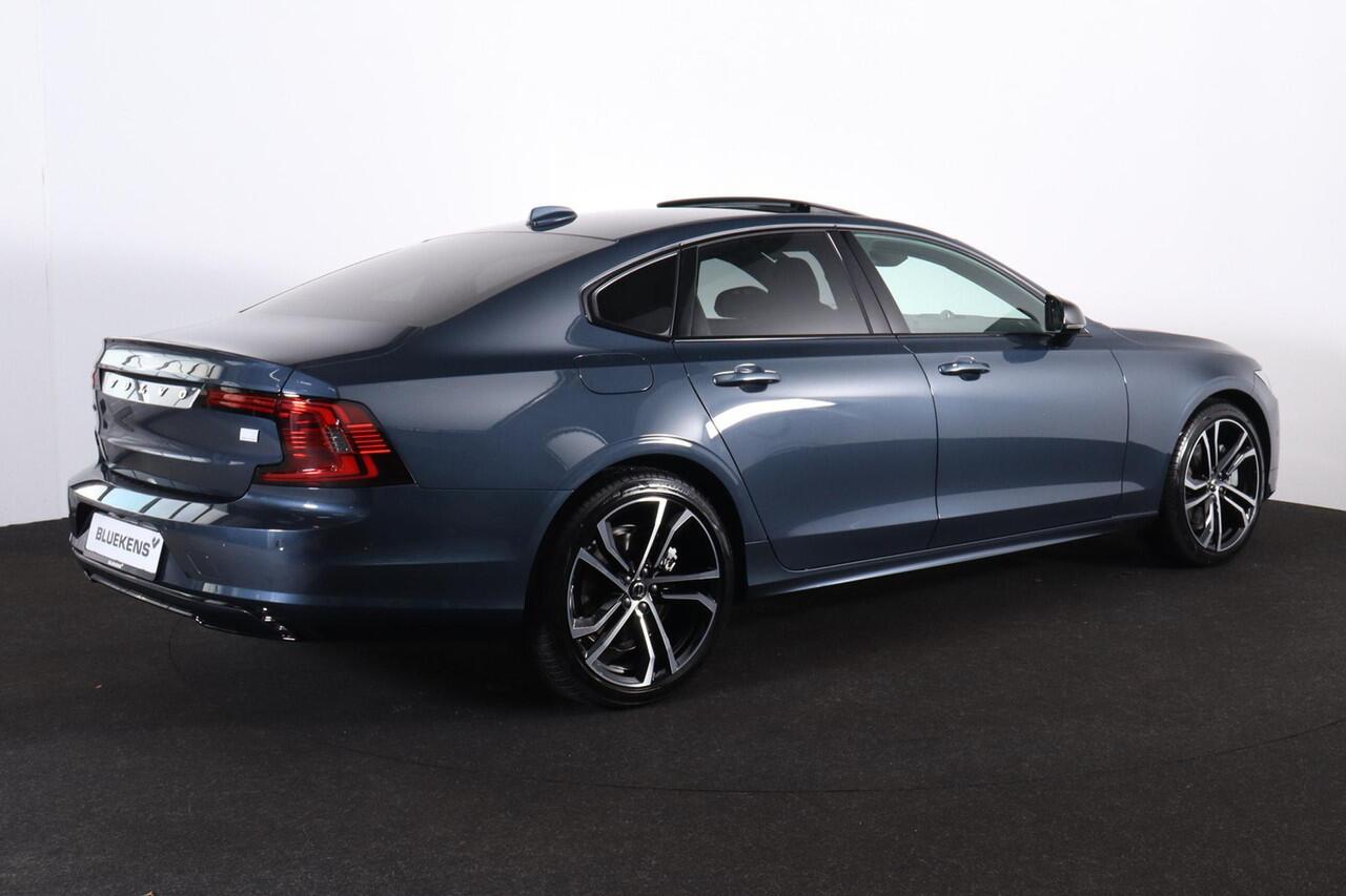 Volvo S90 T8 AWD Ultimate Dark - Luchtvering - IntelliSafe Assist & Surround - 360º Camera - Bowers & Wilkins audio - Verwarmde voorstoelen, stuur & achterbank - Parkeersensoren voor & achter - Elektr. bedienb. voorstoelen met geheugen - Head up display - Extra get