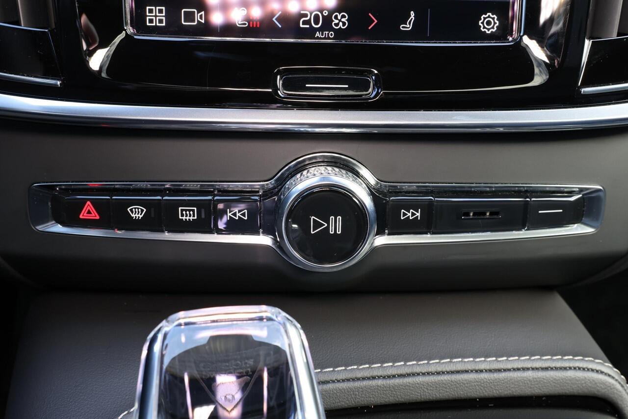 Volvo S90 T8 AWD Ultimate Dark - Luchtvering - IntelliSafe Assist & Surround - 360º Camera - Bowers & Wilkins audio - Verwarmde voorstoelen, stuur & achterbank - Parkeersensoren voor & achter - Elektr. bedienb. voorstoelen met geheugen - Head up display - Extra get