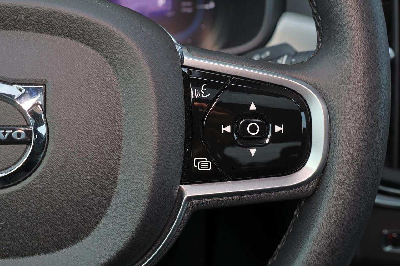 Volvo S90 T8 AWD Ultra Dark - Schuif/kanteldak - IntelliSafe Assist & Surround - 360º Camera - Harman/Kardon audio - Adaptieve LED koplampen - Verwarmde voorstoelen, stuur & achterbank - Parkeersensoren voor & achter - Elektr. bedienb. voorstoelen met geheugen - Ex