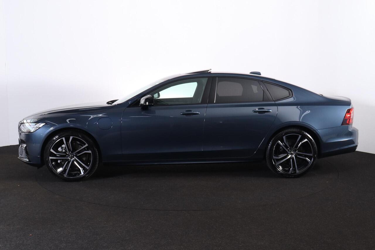 Volvo S90 T8 AWD Ultimate Dark - Luchtvering - IntelliSafe Assist & Surround - 360º Camera - Bowers & Wilkins audio - Verwarmde voorstoelen, stuur & achterbank - Parkeersensoren voor & achter - Elektr. bedienb. voorstoelen met geheugen - Head up display - Extra get