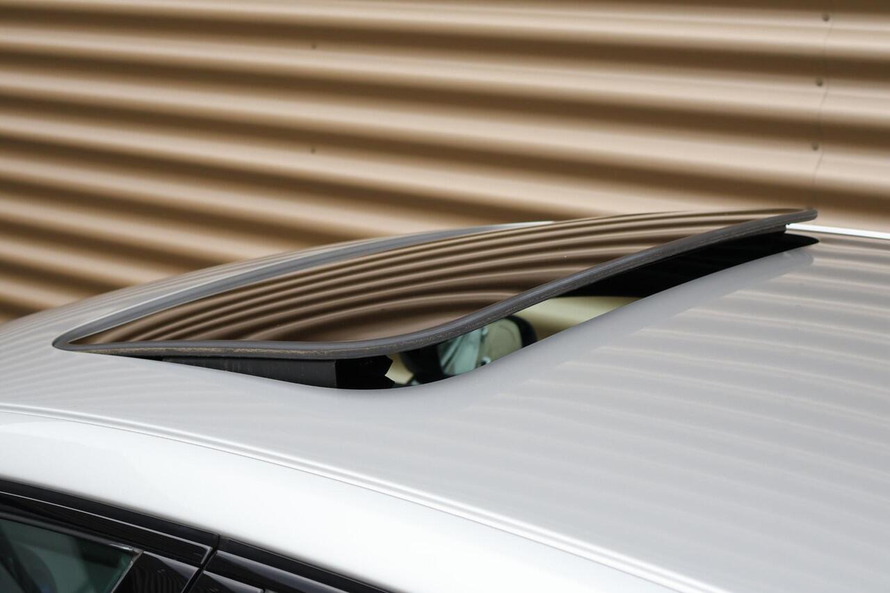 Volvo S90 T8 AWD R-Design | Luchtvering | Schuif/kantel-dak | 360 Camera | Elektr. trekhaak |