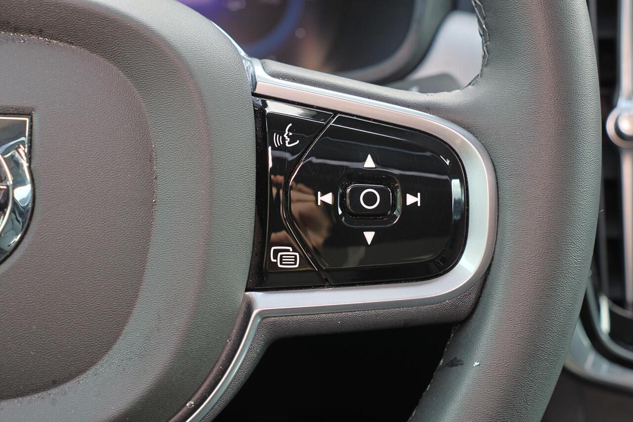 Volvo S90 T8 AWD Ultimate Dark - Schuif/kanteldak - IntelliSafe Assist & Surround - 360º Camera - Harman/Kardon audio - Adaptieve LED koplampen - Verwarmde voorstoelen, stuur & achterbank - Parkeersensoren voor & achter - Elektr. bedienb. voorstoelen met geheugen -