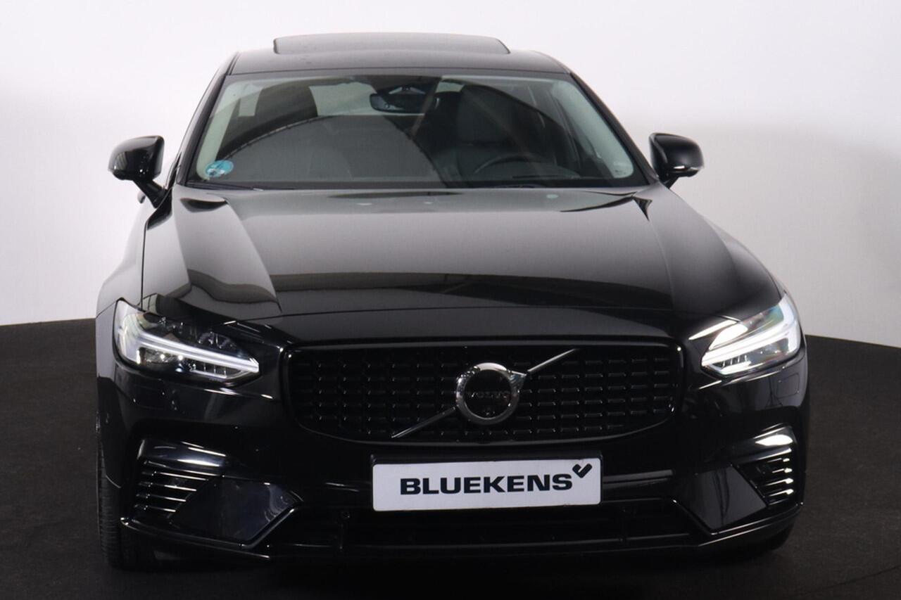 Volvo S90 T8 AWD Ultra Dark - Schuif/kanteldak - IntelliSafe Assist & Surround - 360º Camera - Harman/Kardon audio - Adaptieve LED koplampen - Verwarmde voorstoelen, stuur & achterbank - Parkeersensoren voor & achter - Elektr. bedienb. voorstoelen met geheugen - Ex