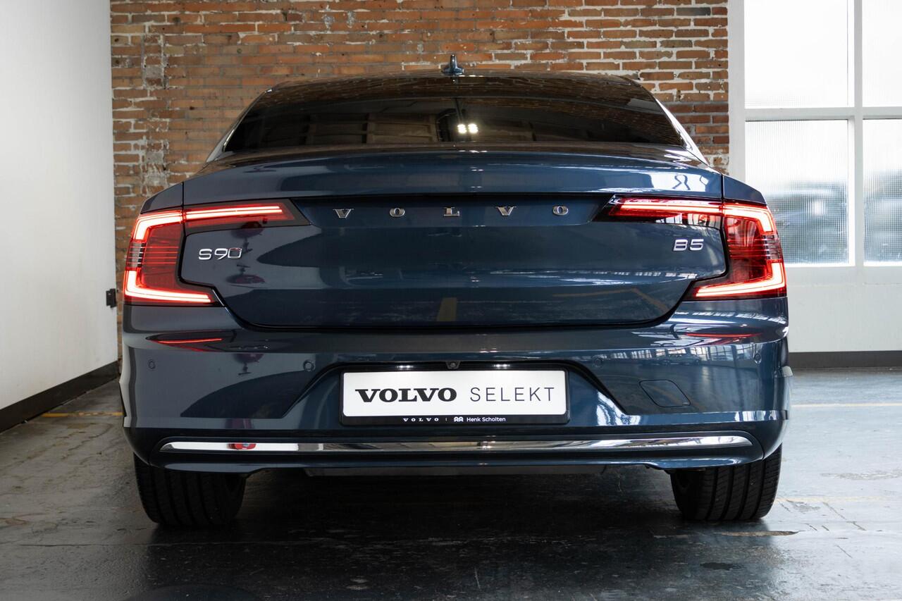 Volvo S90 B5 Automaat Ultimate | Schuif-/kanteldak| Premium audio by Harman Kardon | Verwarmbare voorstoelen achterbank en stuurwiel | Elektrisch bedienbare voorstoelen | Parkeercamera | Adaptieve Cruise Control | BLIS | 18 inch lichtmetalen velgen