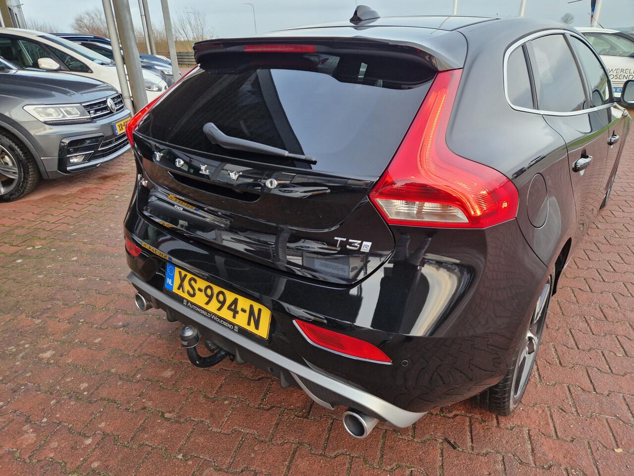 Volvo V40 1.5 T3 Polar+ Sport 12 MND BOVAG GAR | NAVI | TREKHAAK | PANO | STOELVERW | CAMERA | LMV 17"