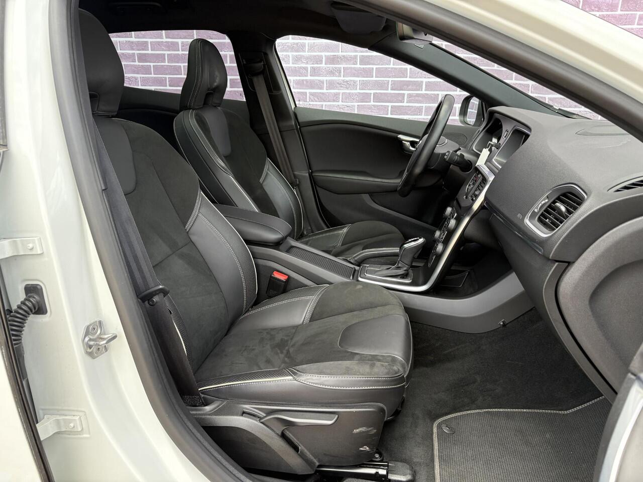 Volvo V40 1.5 T3 Polar+ Sport | DAB | Panoramadak | Stoelverwarming | Parkeersensoren V+A | Parkeercamera | Keyless entry/start | Harman/Kardon | Volvo on Call |