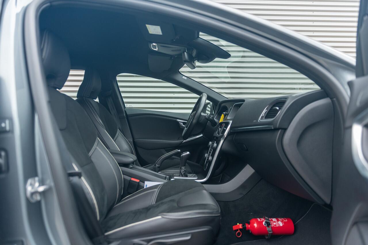 Volvo V40 D2 R-Design Stoelverwarming Navigatie 120pk