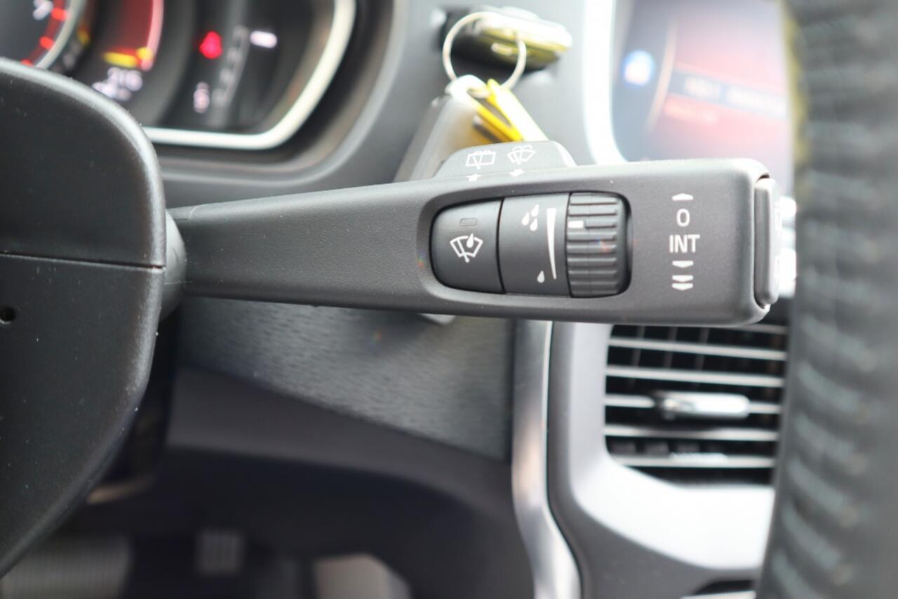 Volvo V40 1.5 T2 Polar+ | navi/BT | cruise | led | dealer oh | NL | boekje