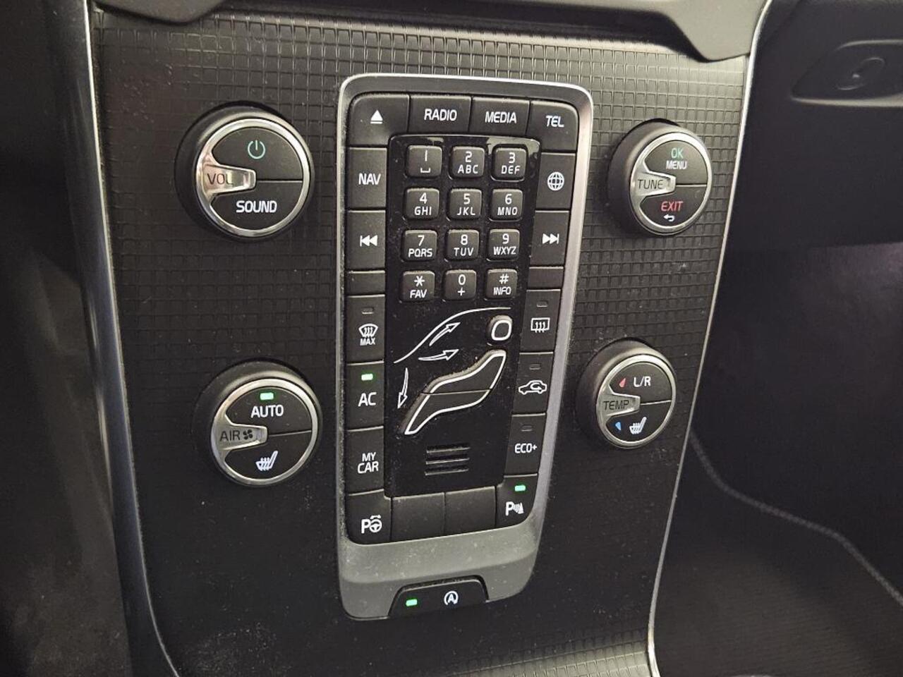 Volvo V40 1.5 T3 Polar+ Sport | Panoramadak | Harman/Kardon | Keyless entry | Standkachel | Stoel verwarming | DAB | Parkeercamera |