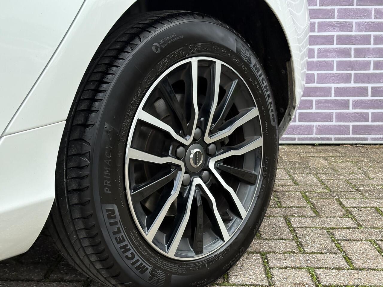 Volvo V40 1.5 T2 Polar+ | Stoelverwarming | Trekhaak | Volvo on Call | DAB | High Performance Audio | Elektrisch verwarmbare voorruit | Parkeersensoren | Climate Control |