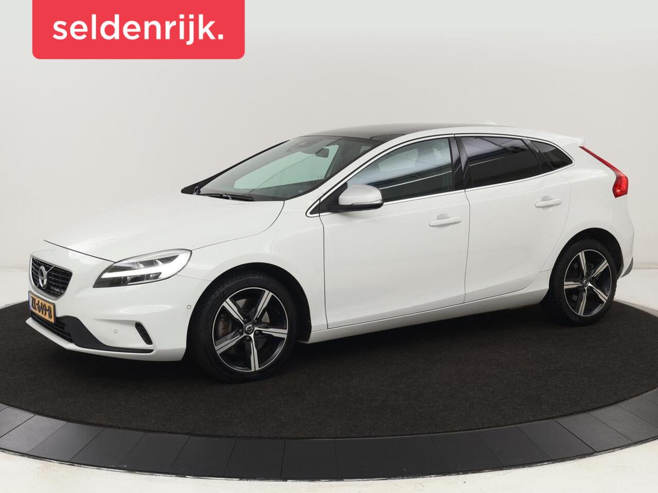 Volvo V40 1.5 T3 Polar+ Sport | Panoramadak | Stoelverwarming | Camera | Full LED | Navigatie | Park Assist | Harman/Kardon | Keyless | R Design