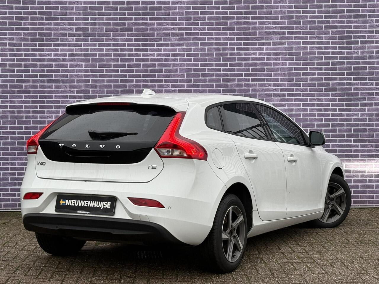Volvo V40 T2 POLAR + AUTOMAAT | Multi media | spraakbediening telefoon en Navigatie | Stoelverwarming |