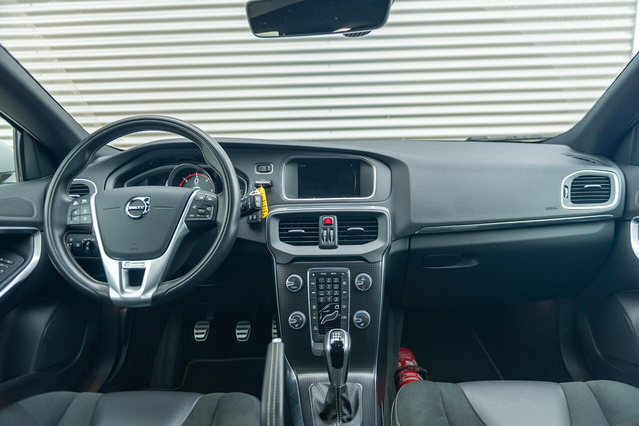 Volvo V40 D2 R-Design Stoelverwarming Navigatie 120pk