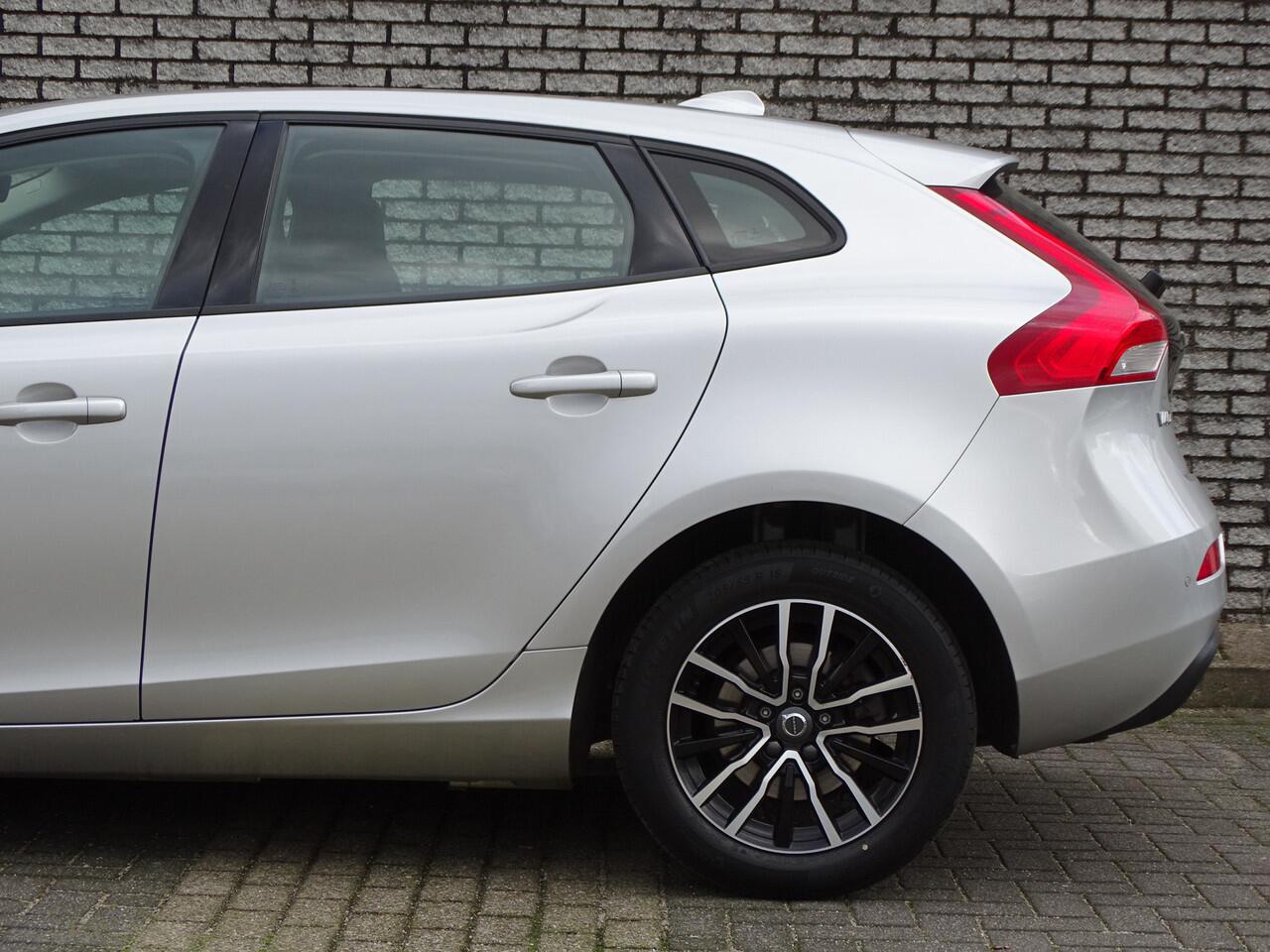 Volvo V40 2.0 T2 Inscription | Leder | BLIS | PDC