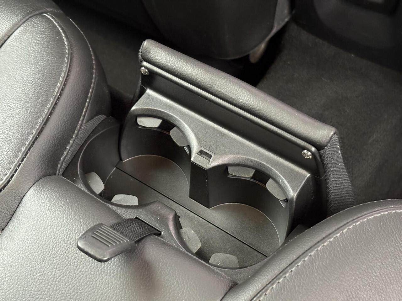 Volvo V40 1.5 T2 Polar+ | Stoelverwarming | Trekhaak | Volvo on Call | DAB | High Performance Audio | Elektrisch verwarmbare voorruit | Parkeersensoren | Climate Control |