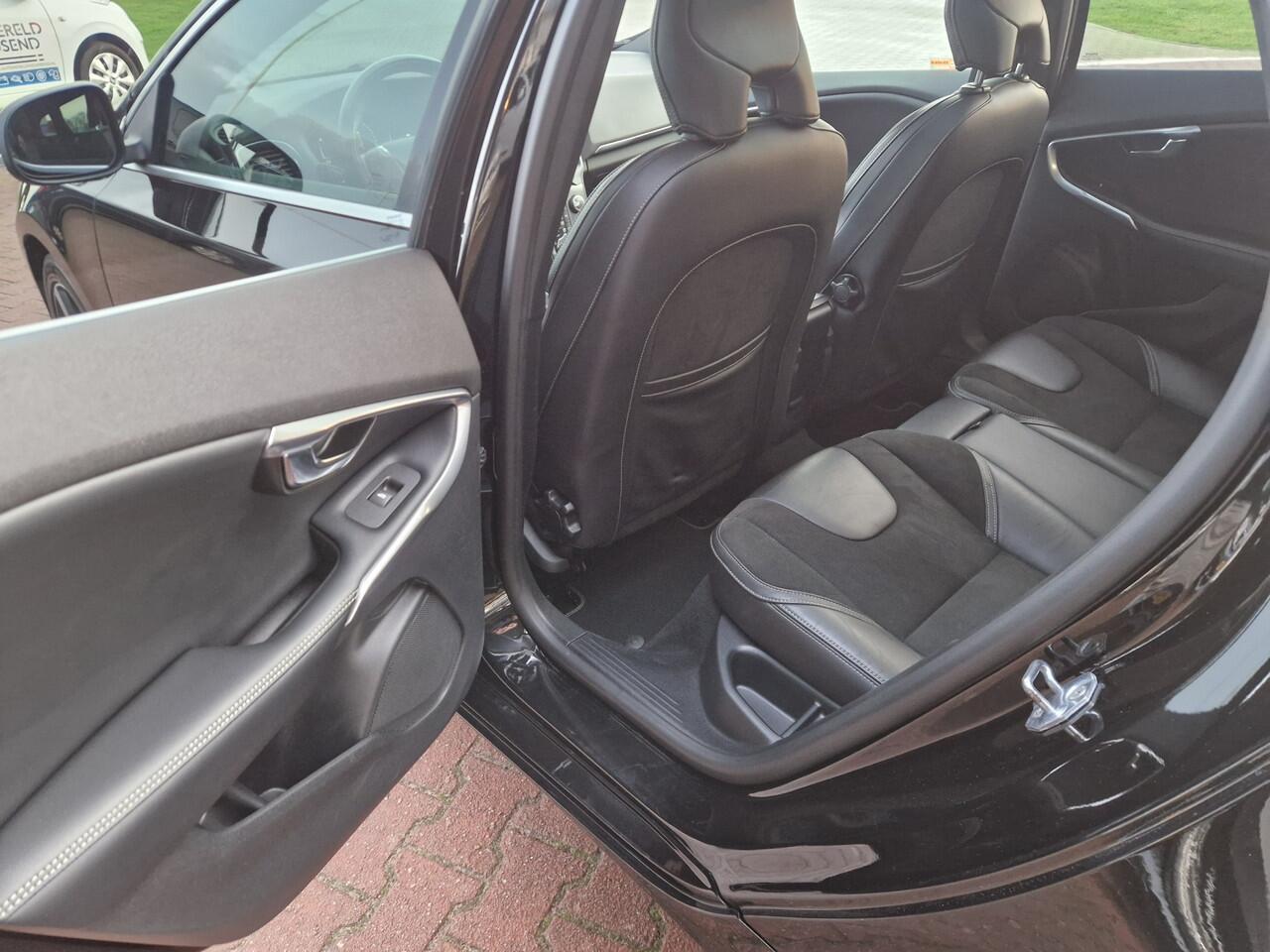 Volvo V40 1.5 T3 Polar+ Sport 12 MND BOVAG GAR | NAVI | TREKHAAK | PANO | STOELVERW | CAMERA | LMV 17"