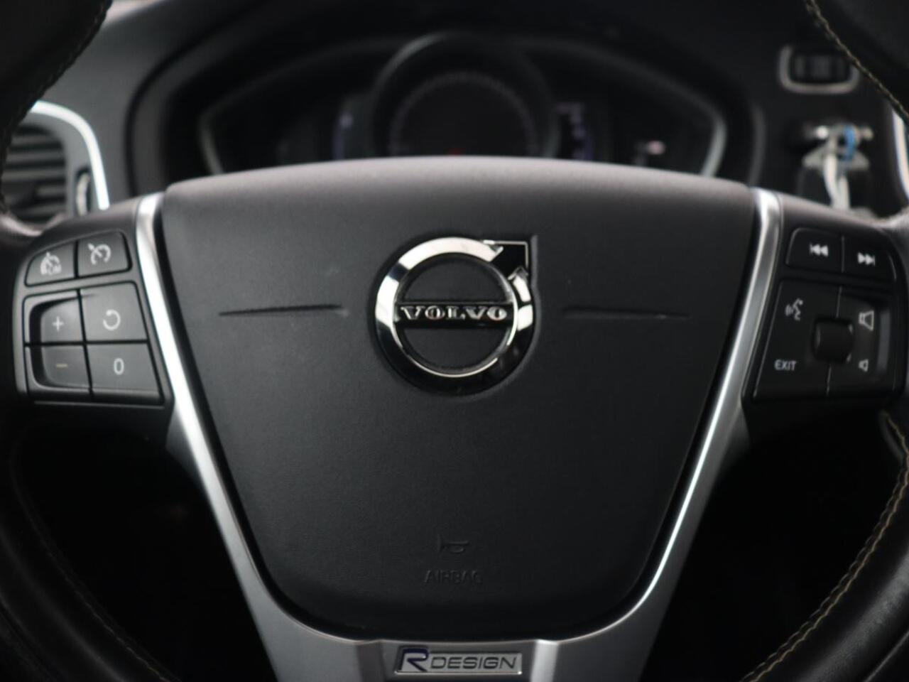 Volvo V40 1.5 T3 Polar+ Sport | Panoramadak | Stoelverwarming | Camera | Full LED | Navigatie | Park Assist | Harman/Kardon | Keyless | R Design