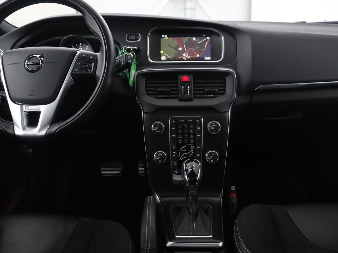 Volvo V40 1.5 T3 Polar+ Sport | Panoramadak | Stoelverwarming | Camera | Full LED | Navigatie | Park Assist | Harman/Kardon | Keyless | R Design